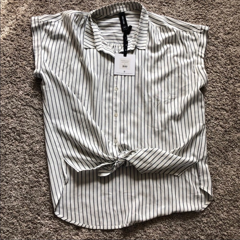 Agnes & Dora short sleeve button up XL